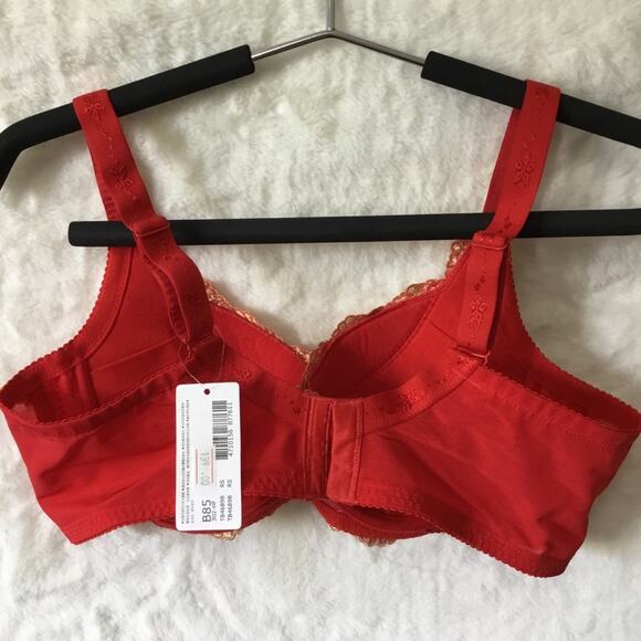 Wacoal Elegant Red and Gold Lace Bra - Picture 15 of 15